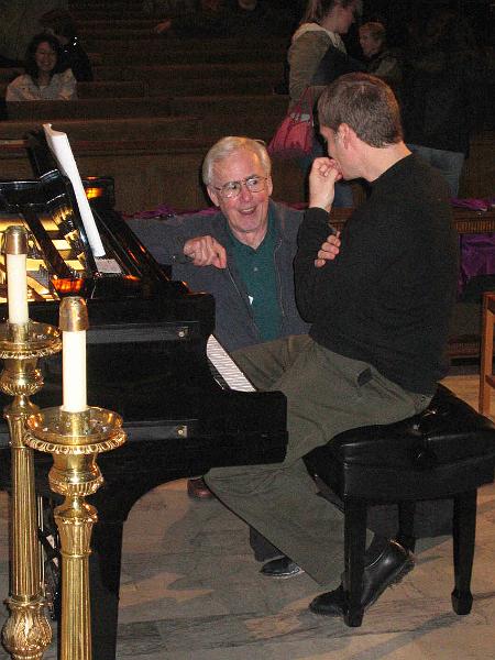 F0161_0058.jpg - Talking 
Bill Leach is talking with Dan Glover, who is the accompanist for the Valley Concert Chorale.